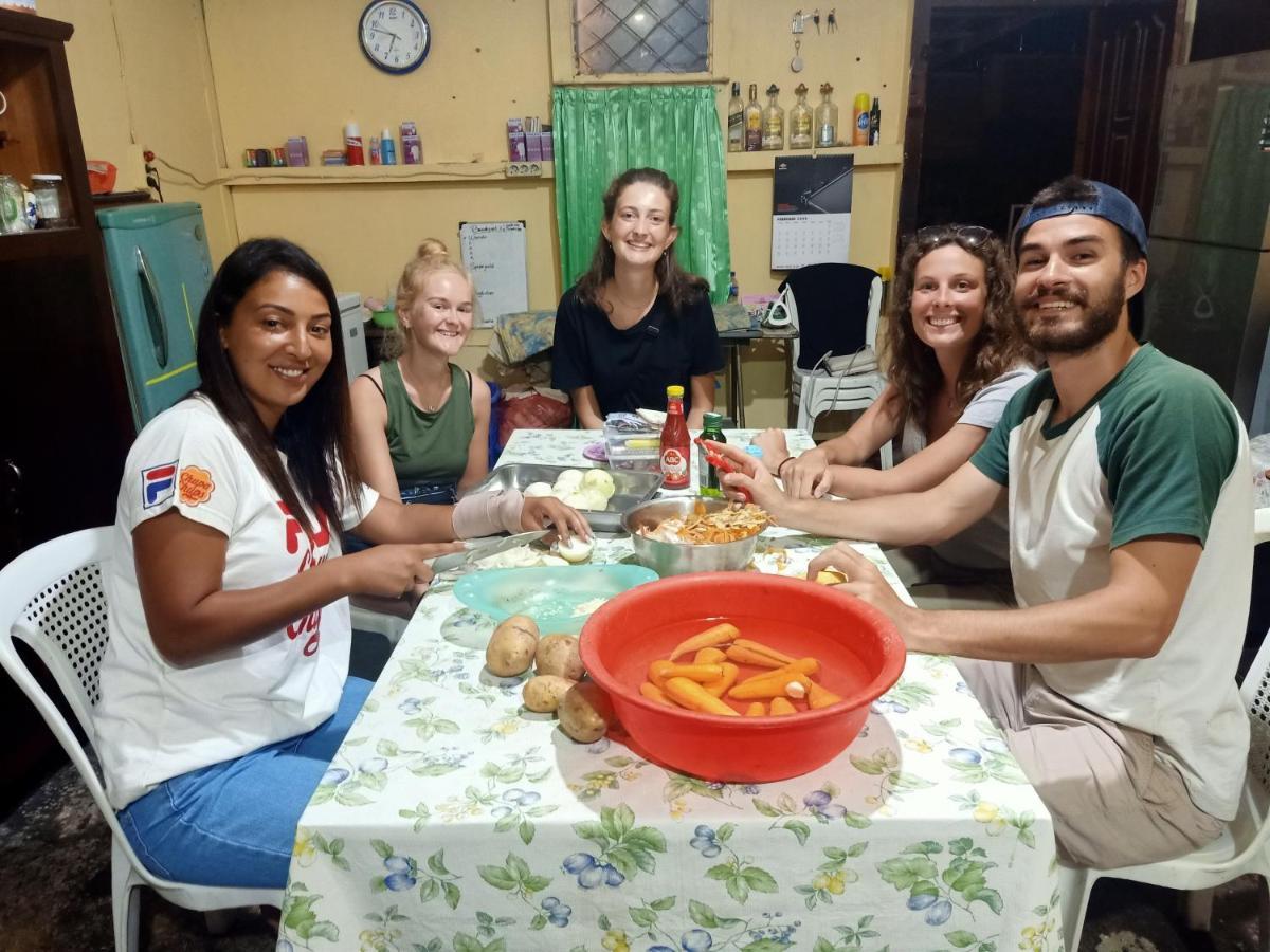 Chacha Homestay & Dormitory Ruteng Eksteriør bilde